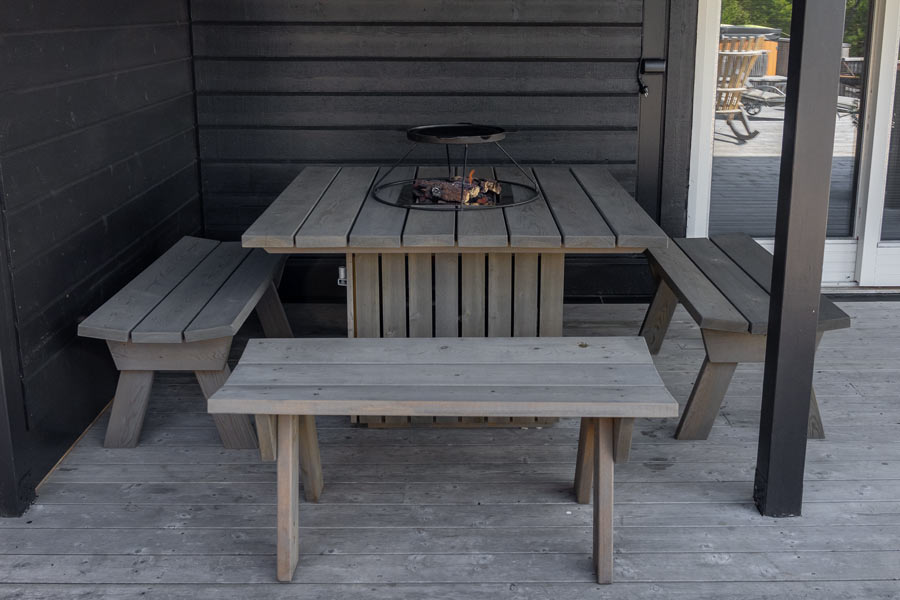 Cubastolen Grillbord med 4 benker