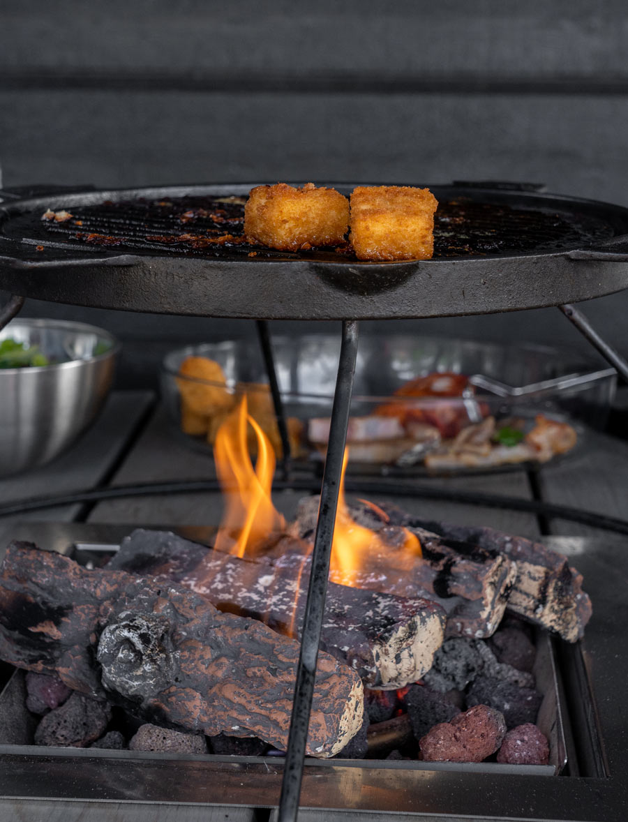 Cubastolen Grillbord med 4 benker